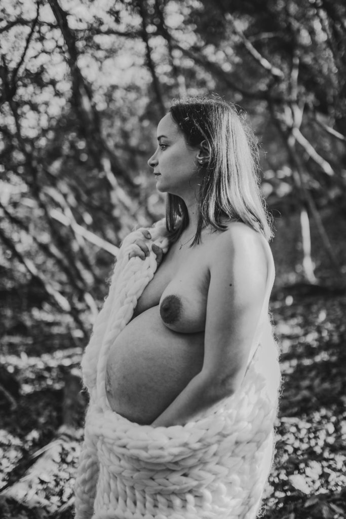 vanessa aiot photographe - photographe thonon - séance en pleine nature thonon - séance maternité thonon -