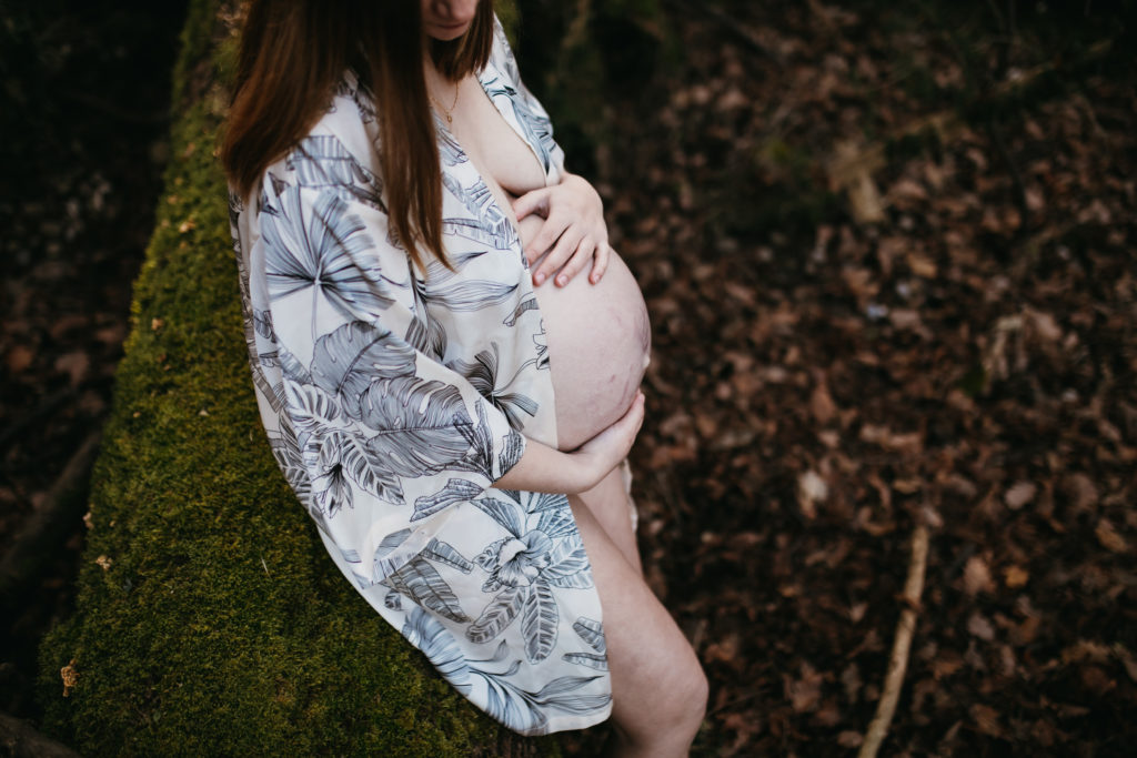 Vanessa Amiot photographe - séance grossesse à la plage - séance maternité extérieur thonon - photographe maternité thonon -