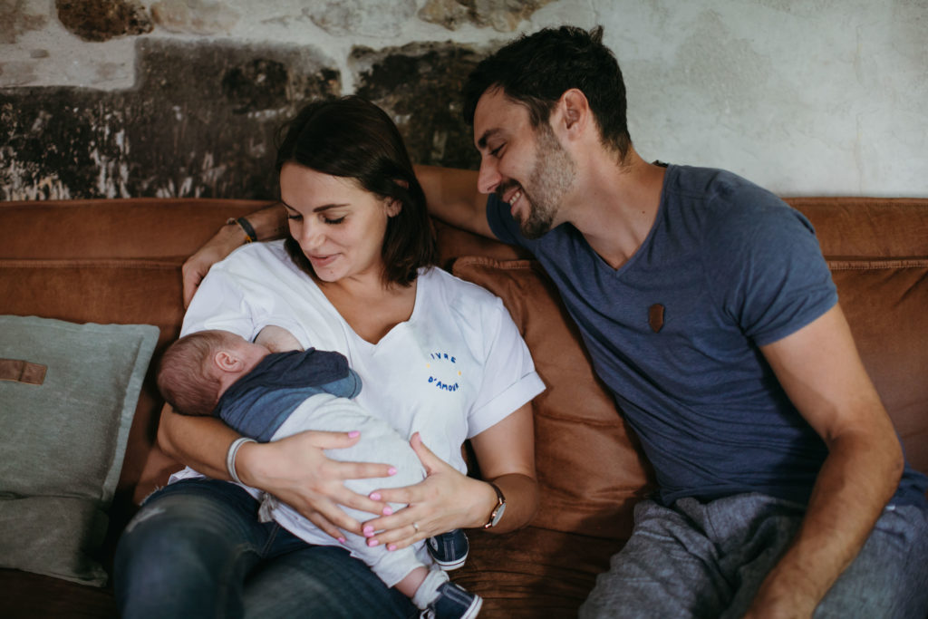 Vanessa Amiot photographe - séance nouveau-né à domicile - photographe thonon - photographe nouveau à domicile thonon -